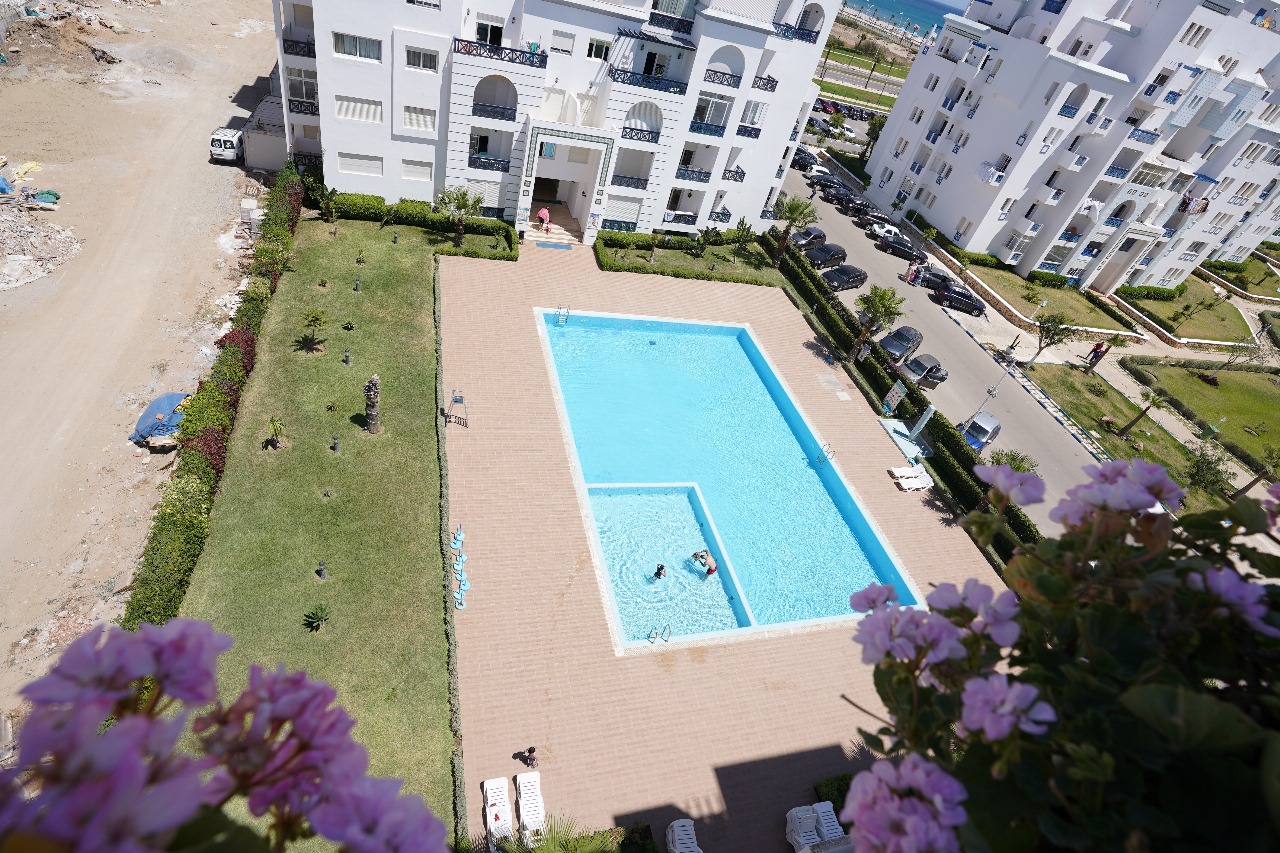 Appartement à vendre à Martil, 2 chambres, salon, balcon, piscine, 58 mètres carrés