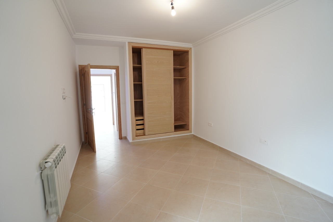  Belle et unique villa à vendre à Martil à oued maleh 4 chambres 3 salons 520 mètres 3 balcon