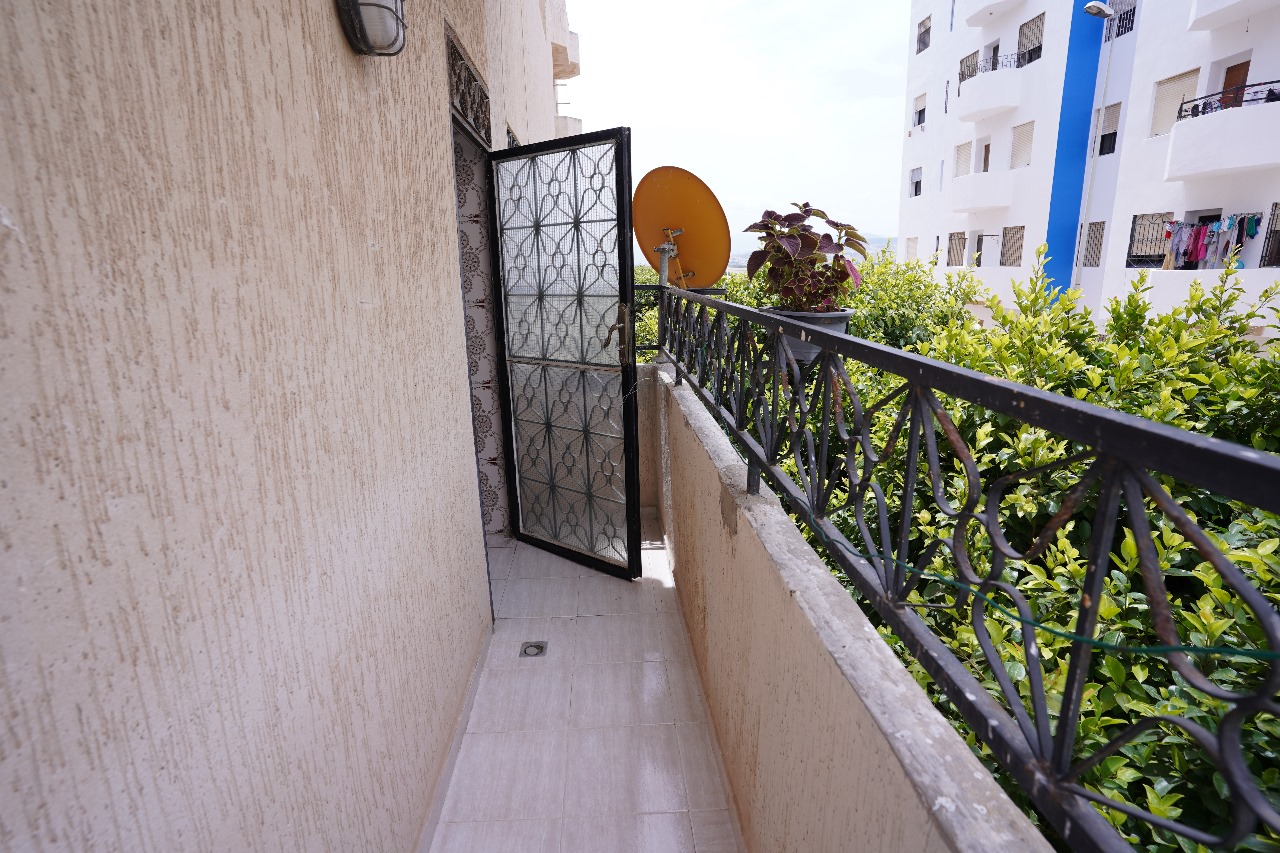 Appartement à louer à martil à Om kelthom 2 chambre salon balcon avec Wifi ، 92mètres  1èr étage 