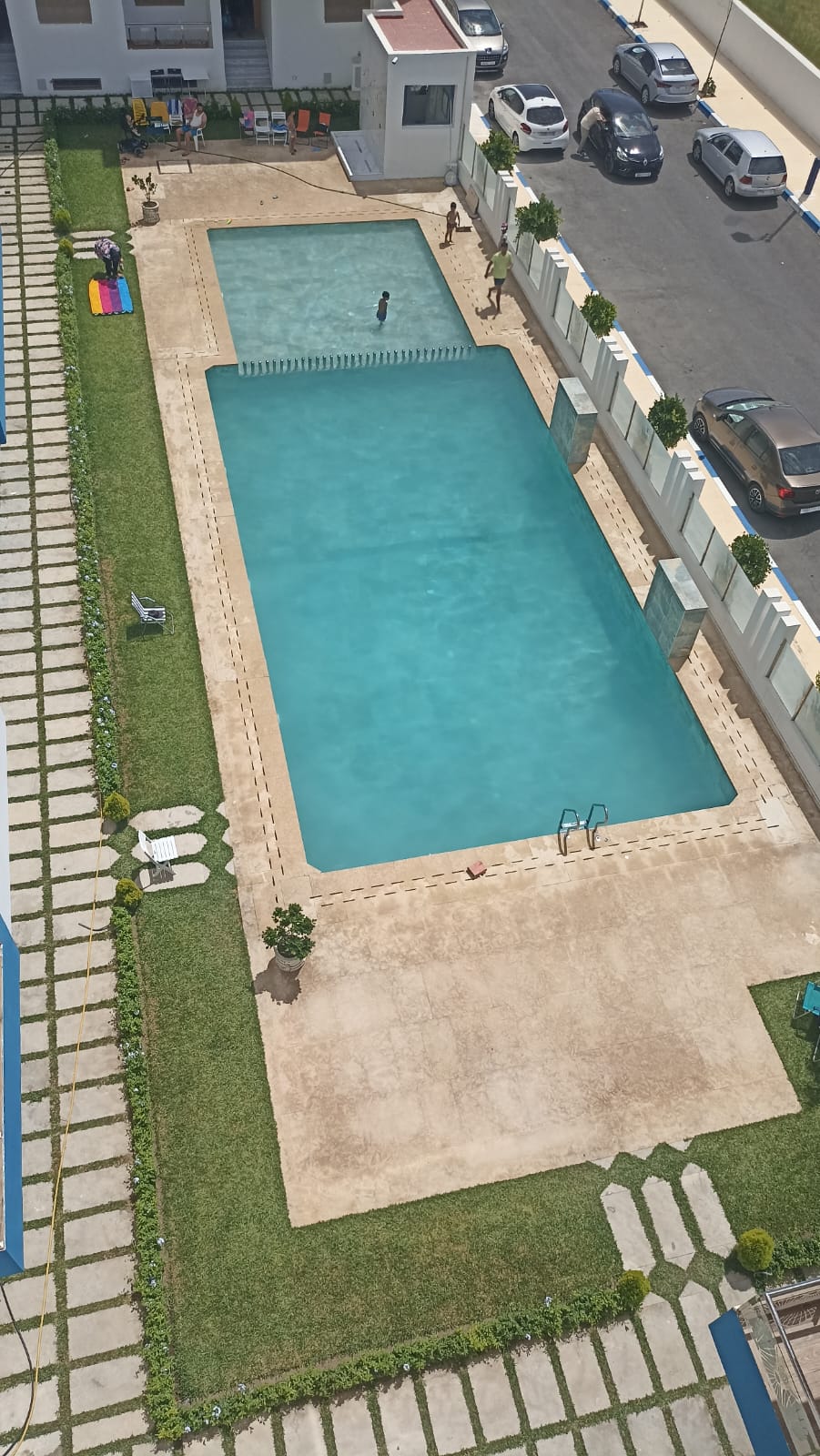 APPARTEMENT A LOUER A MARTIL 2 CHAMBRE SALON WIFI PISCINE 52 METRES 3 EME ETAGE